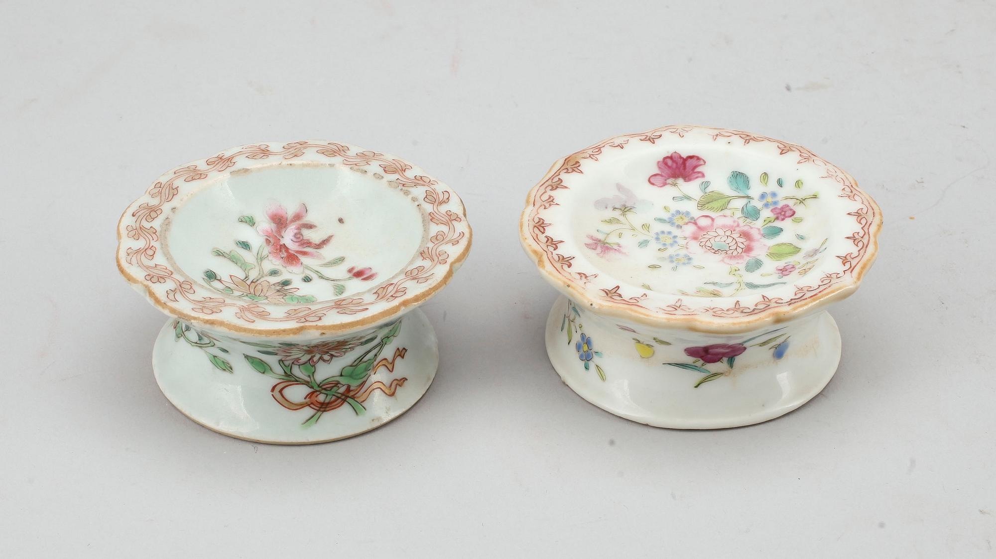 SALTKAR, två stycken, kompaniporslin. Qing dynastin, Qianlong (1736-95).