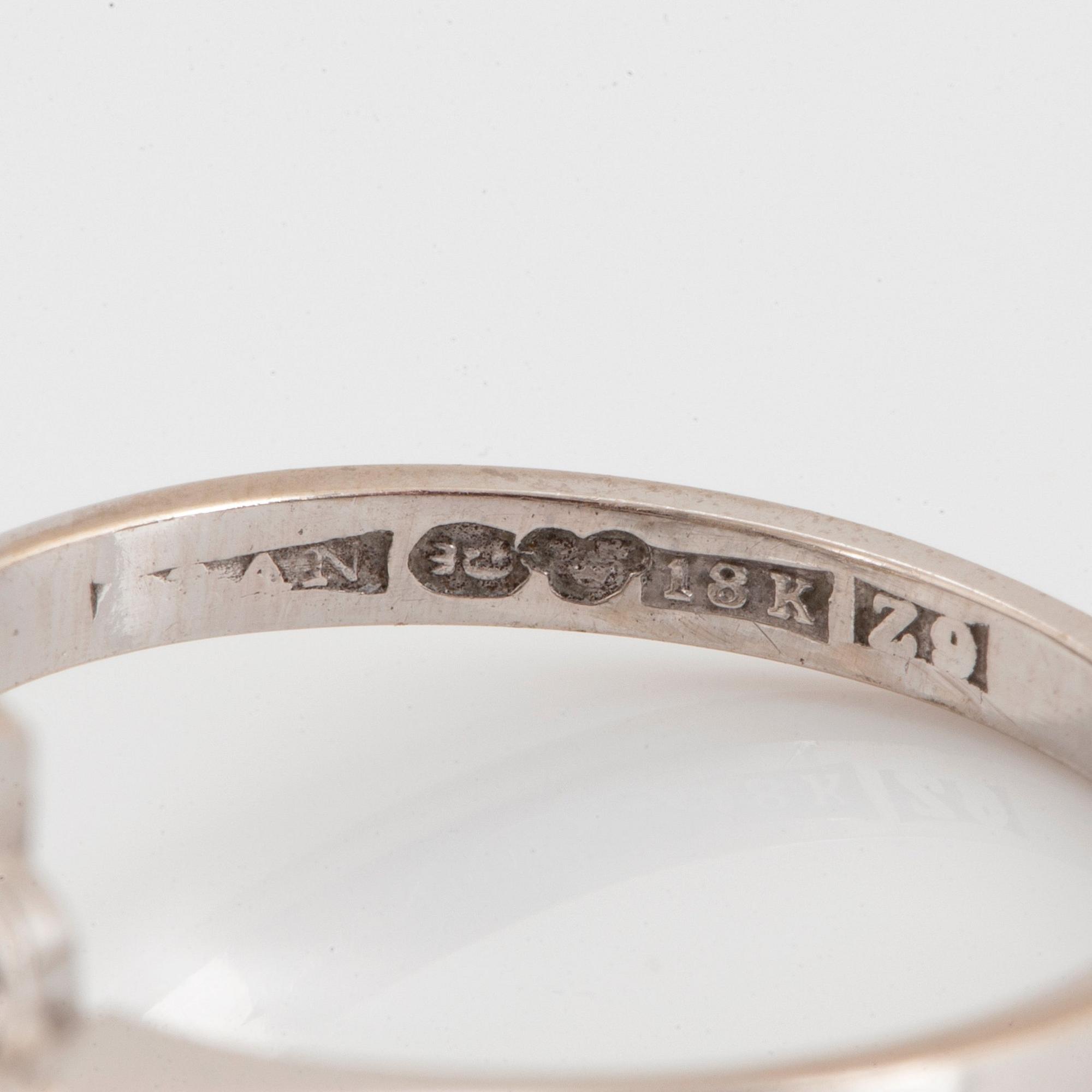 Ring med gammal- och åttkantslipade diamanter.