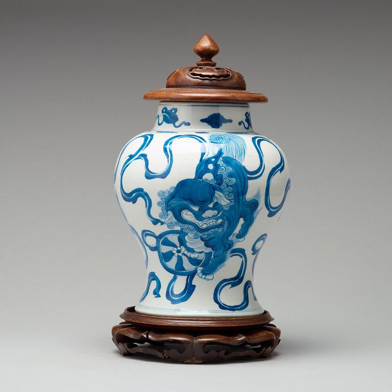 A blue and white vase, Qing dynasty (1664-1912).