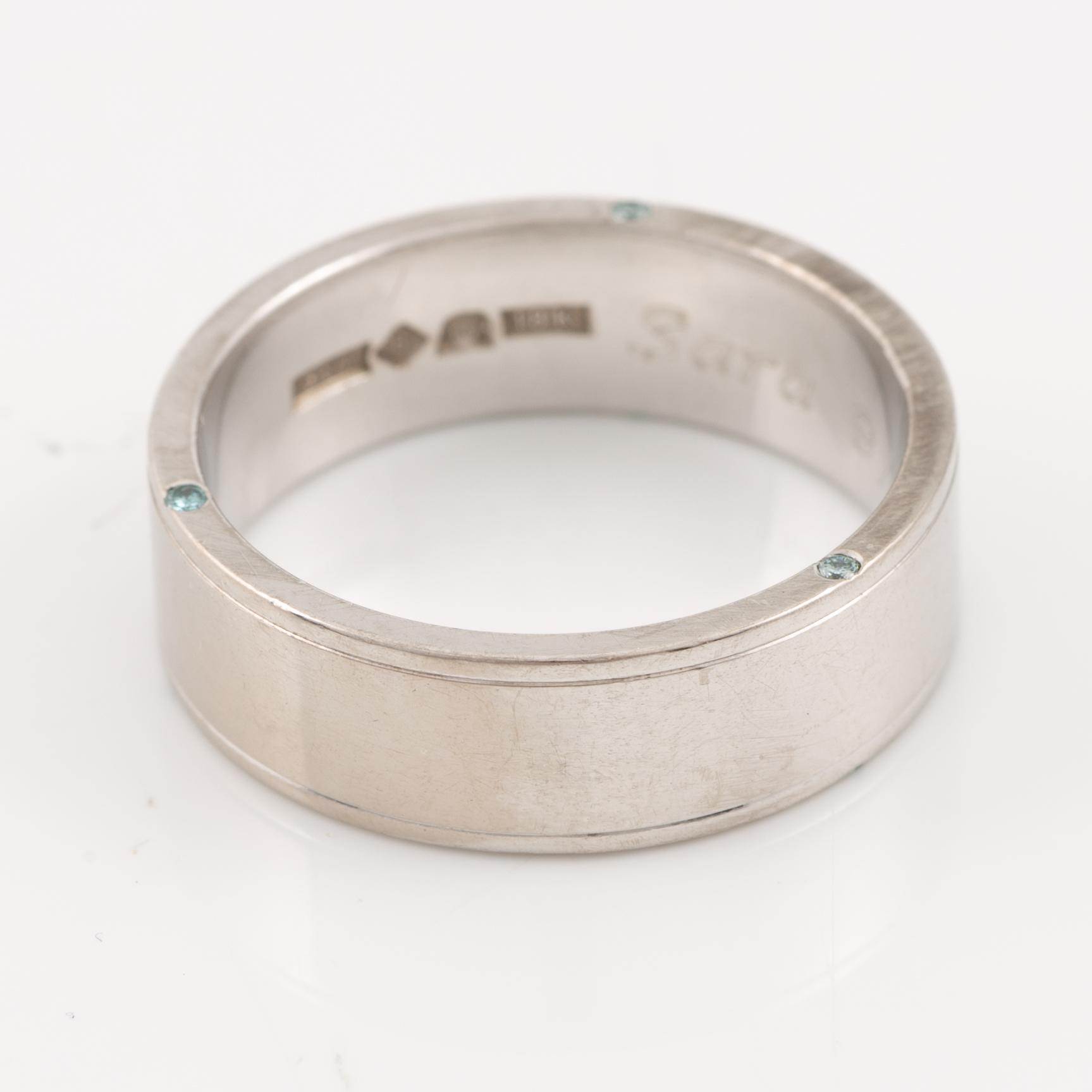 Ring, 18K white gold set with brilliant-cut diamonds.