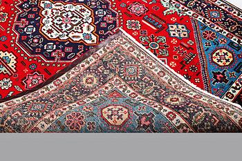 A carpet, Tabriz, ca 298 x 198 cm.