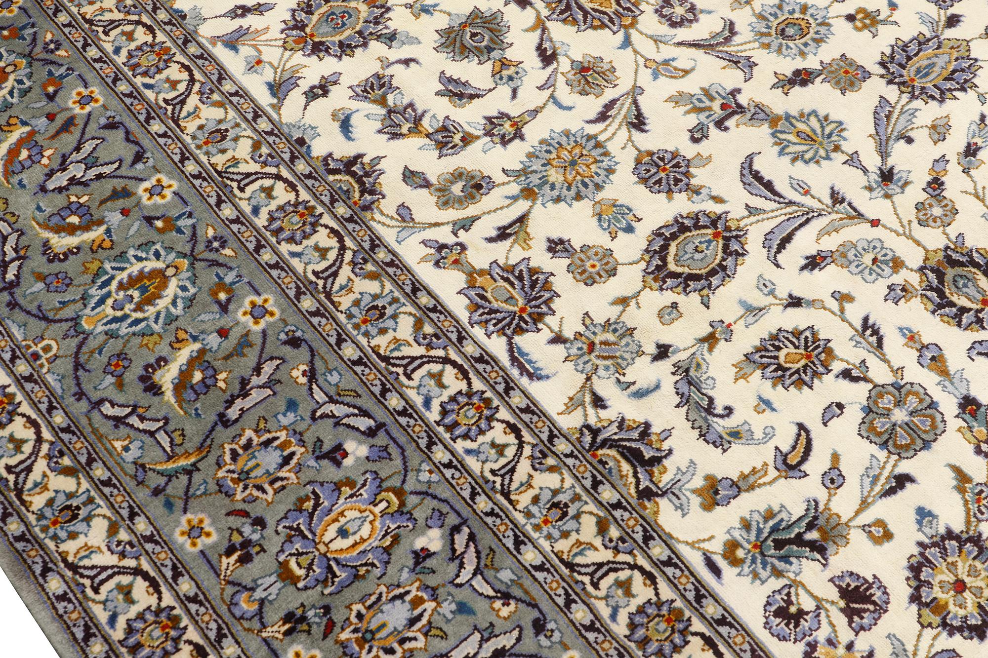 A Kashan carpet, approx. 403 x 300 cm.
