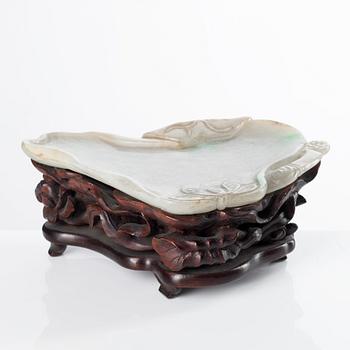 920. A Chinese nephrite brush washer, Qing dynasty, 19th Century.