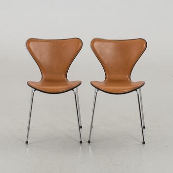 TWO "SJUAN" CHAIRS BY ARNE JACOBSEN.