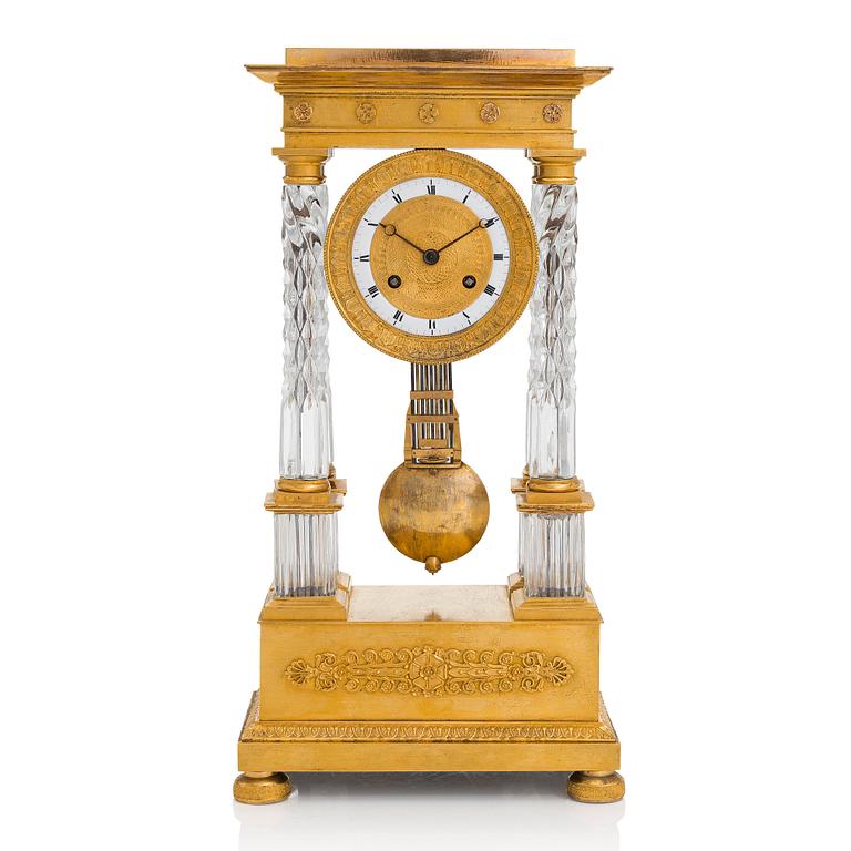 A french late Empire mantelpiece clock, first half of the 19th century.