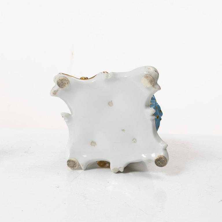 Figurin/tekanna, porslin, Europa, 1900-tal.