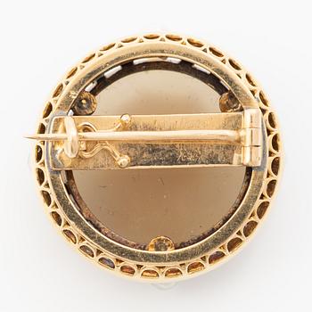 18K gold brooch with intaglio cameo, rubies, pearls and rose-cut diamonds.