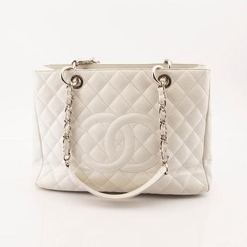 Chanel,.