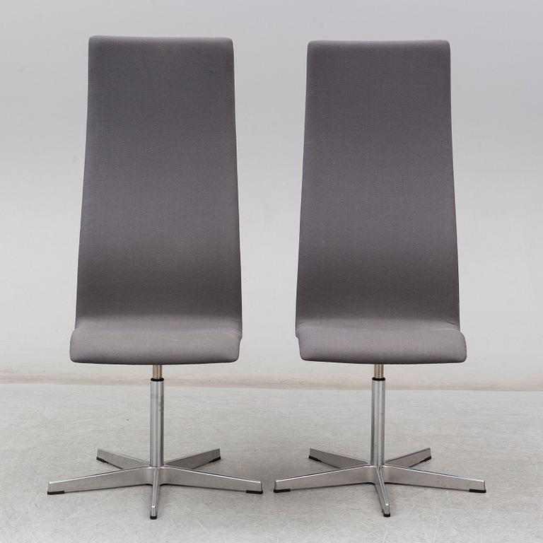 ARNE JACOBSEN, a pair of 'Oxford' chairs, Fritz Hansen, Denmark, 2005.