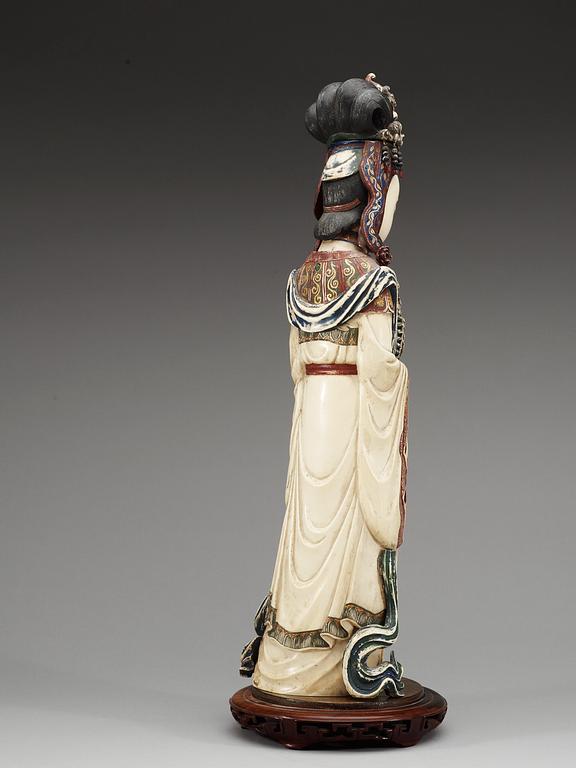 A large ivory figure of Guanyin, Qing dynasty.