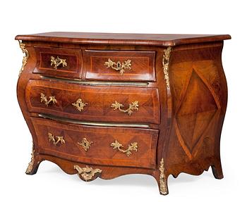 543. CHEST OF DRAWERS.