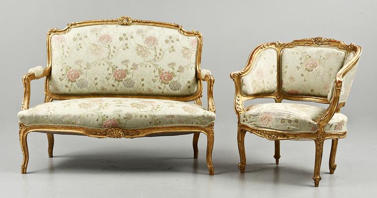 SOFFA samt BALJFÅTÖLJ, Louis XVI-stil, sekelskiftet 1900.