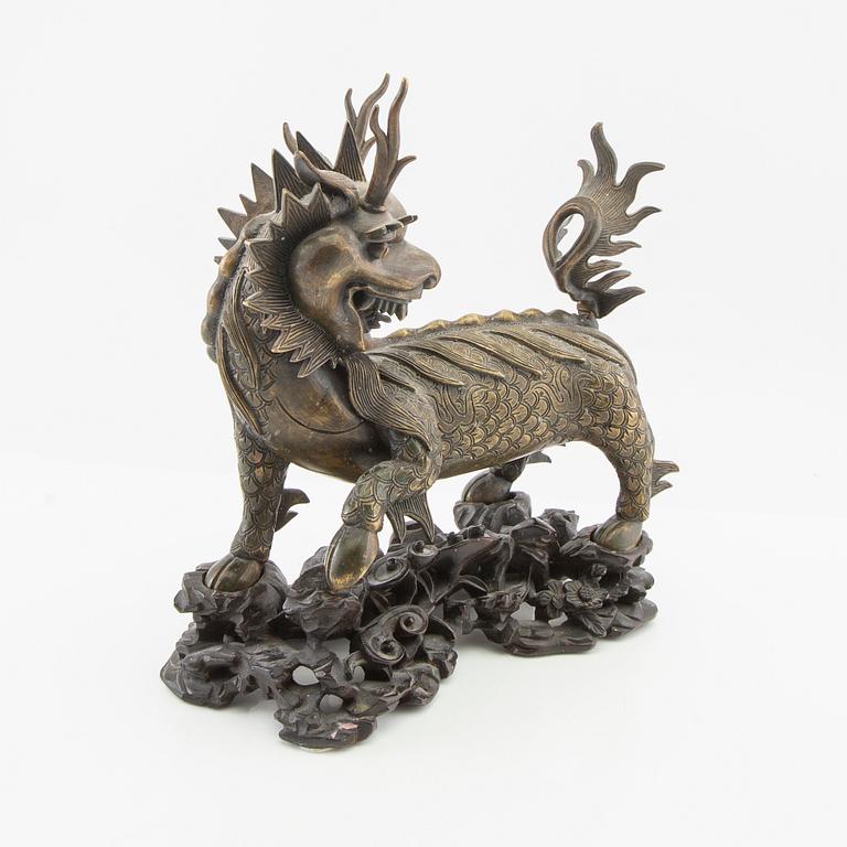 Dragon with stand, late Qing/early 20th century, bronze.