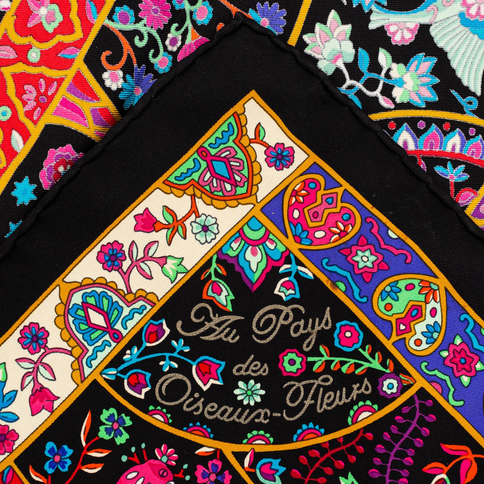 Hermès, scarf, 'Au Pays des Oiseaux Fleurs'. - Bukowskis