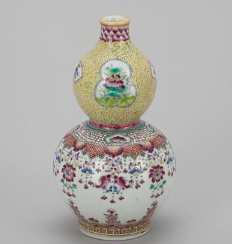 VAS, porslin, Kina, 1900-talets slut.