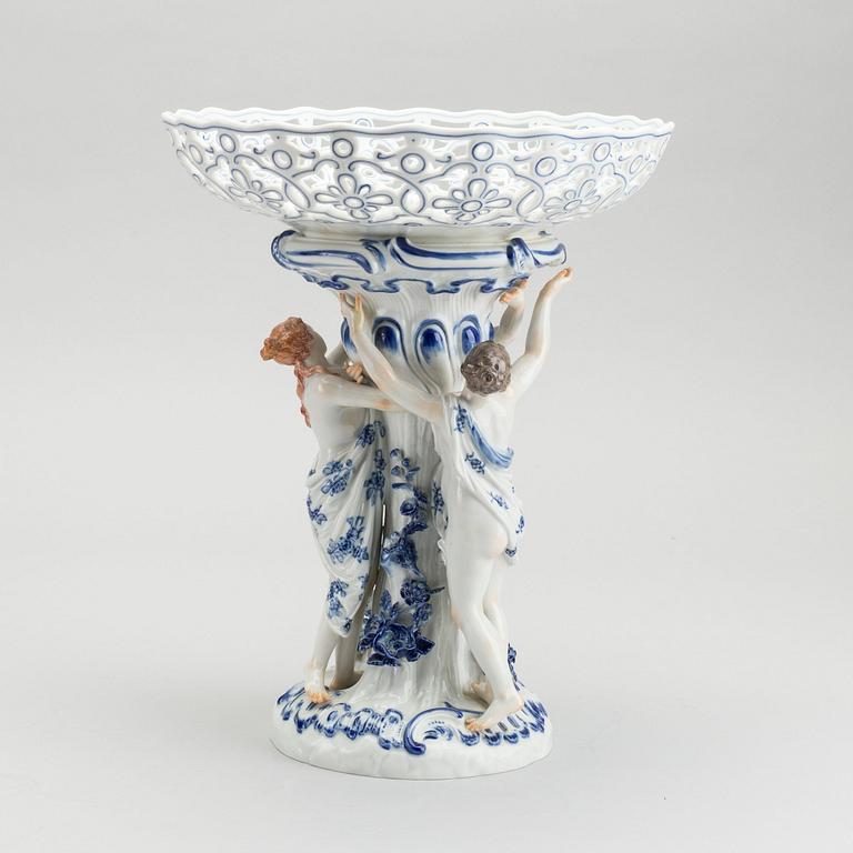 A Meissen porcelain blue and white center piece.