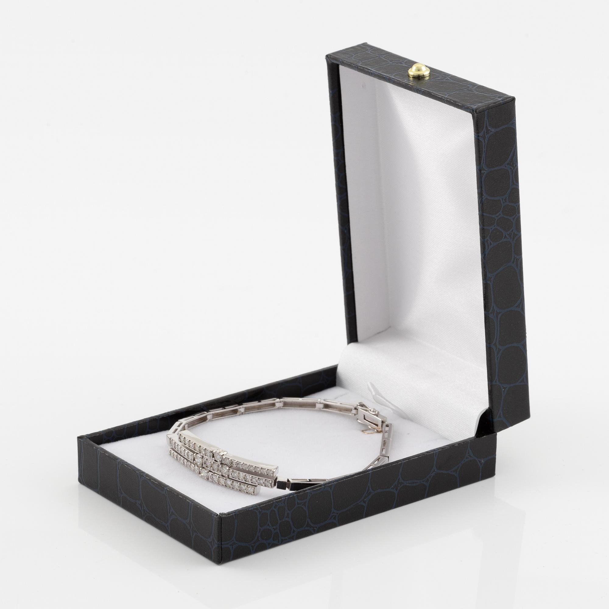 Armband, 18K vitguld med briljantslipade diamanter.