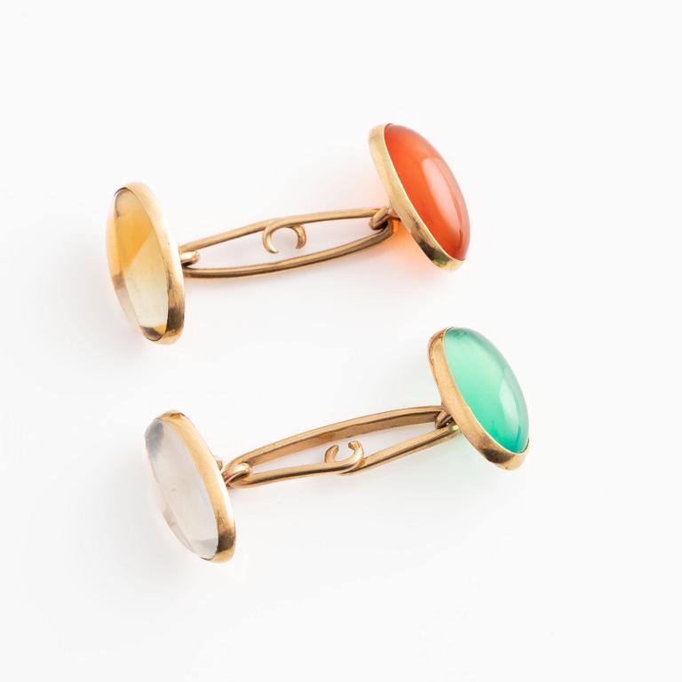 Cufflinks in gold with cabochon-cut colored stones.