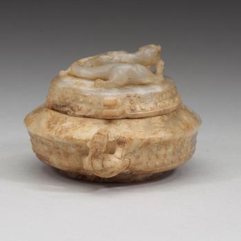 A Chinese nephrite jar with cover.