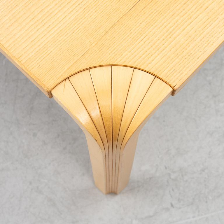 Alvar Aalto, Coffee table, model MX800B, Artek, 1960s.