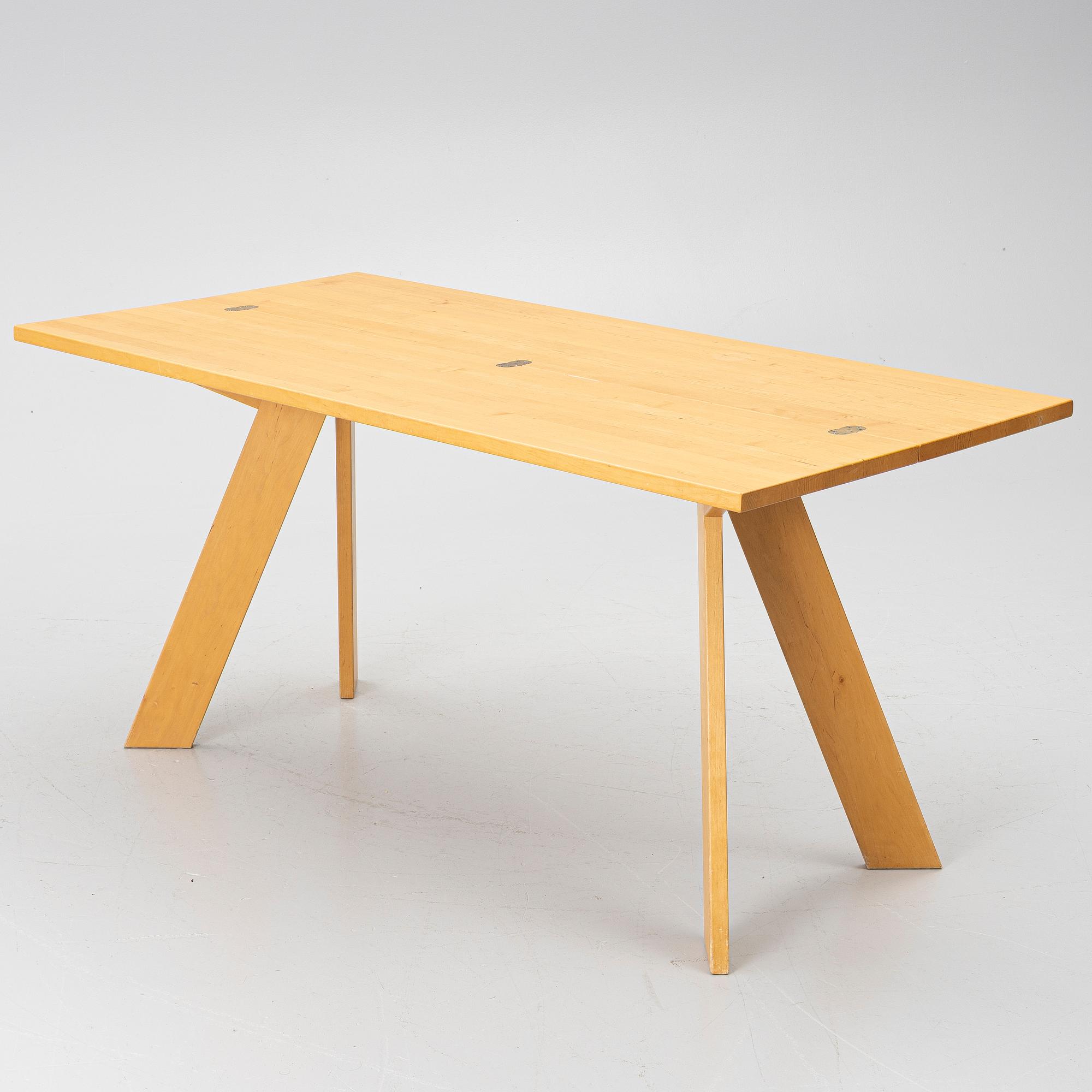 Börge Lindau & Bo Lindekrantz, A 'Simsalabim' table, Blå Station, ca 2000.
