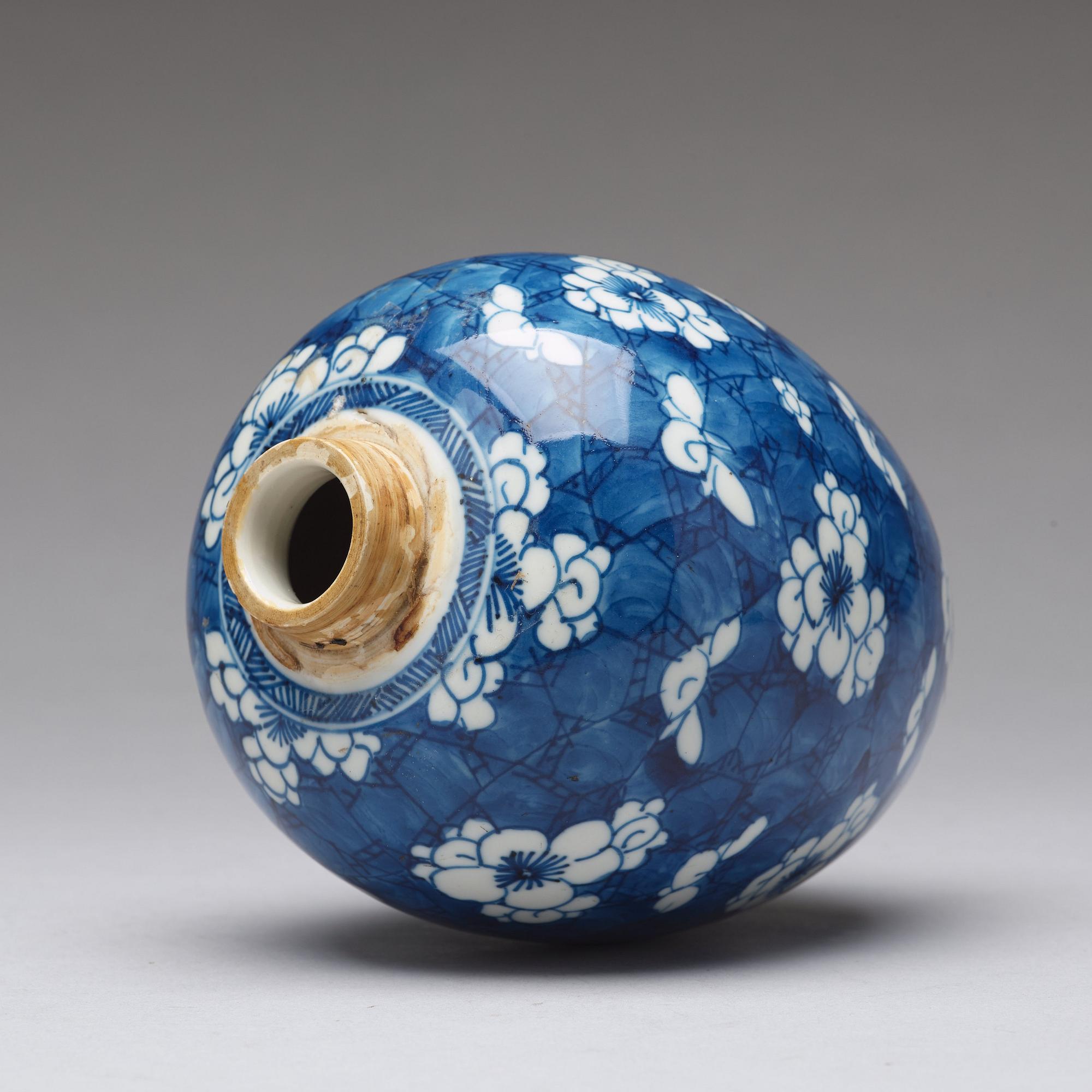 A blue and white tea caddy, Qing dynasty, Kangxi (1662-1722).