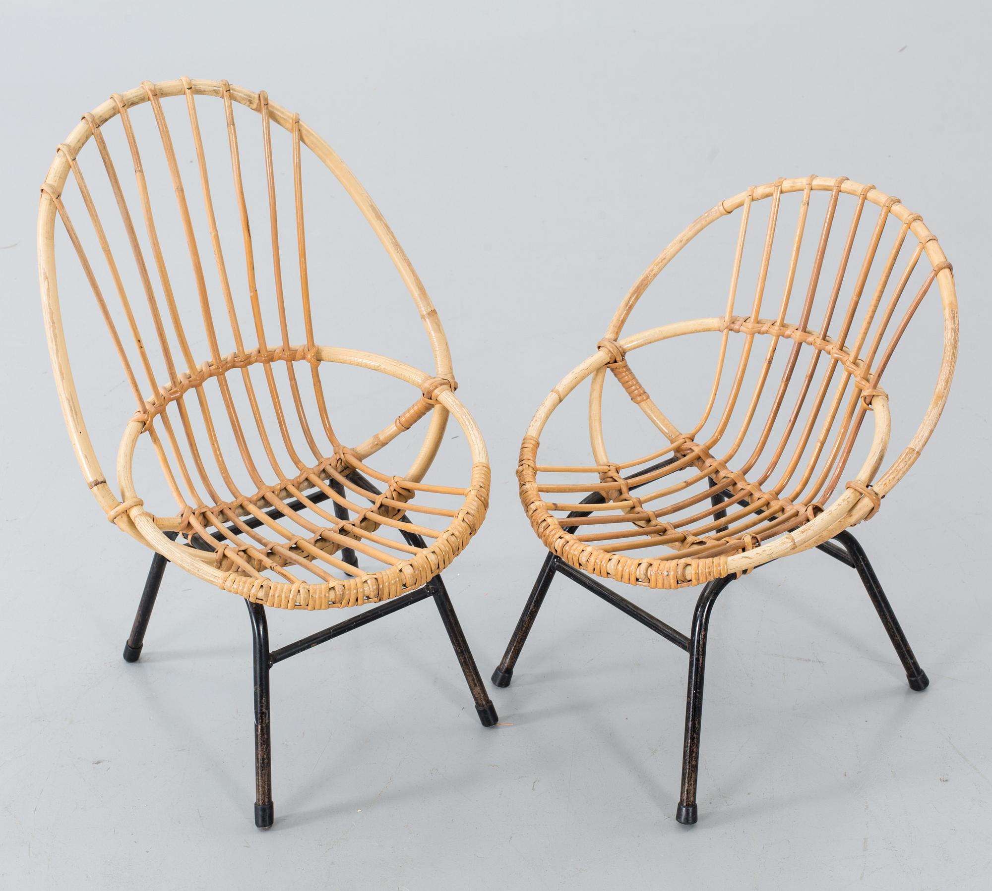 KORGSTOLAR för BARN, ett par, 1900-talets mitt.