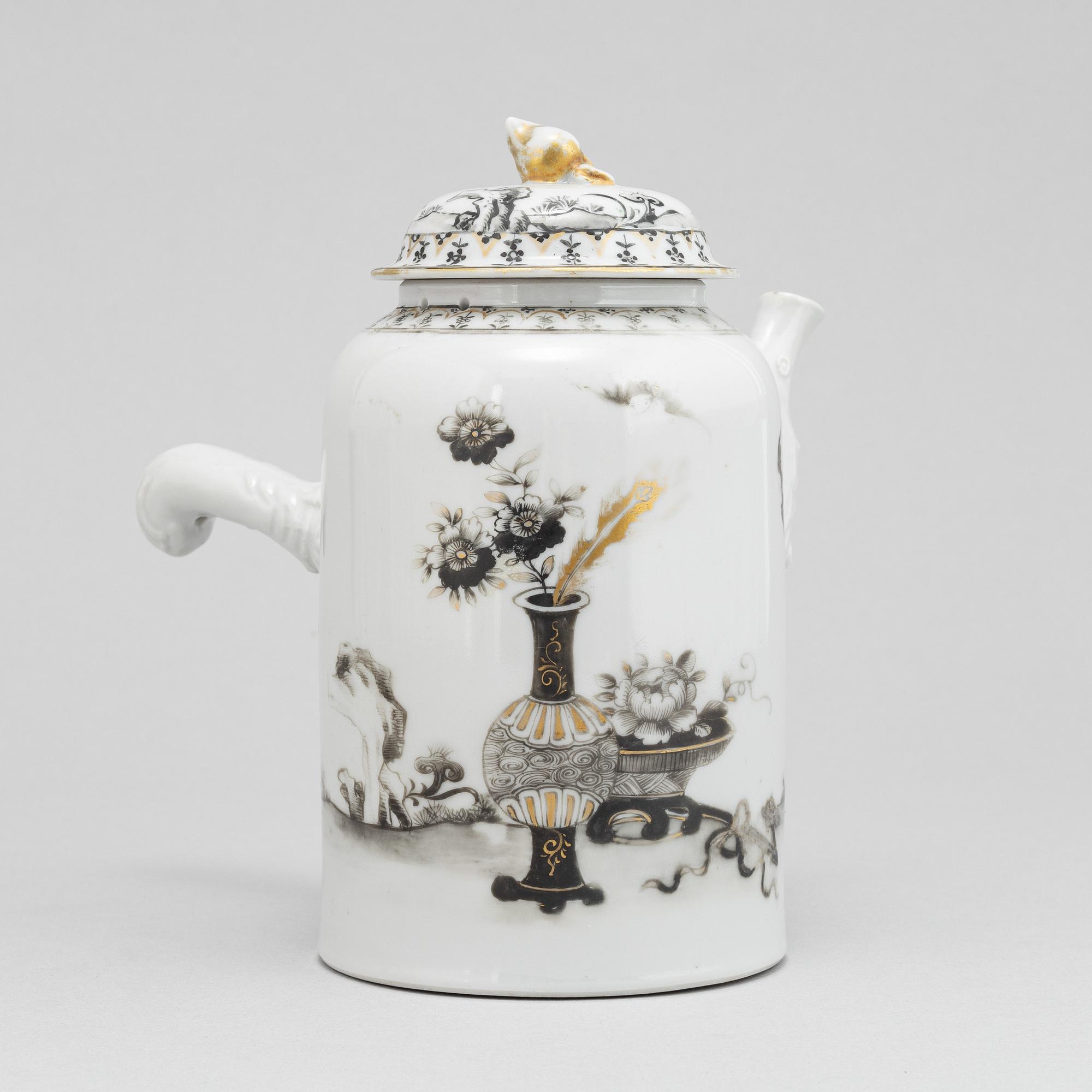 Kaffekanna med lock, kompaniporslin. Qingdynastin, Qianlong (1736-95).