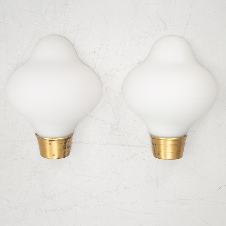 Bertil Brisborg, a pair of wall sconces model "32826", Nordiska Kompaniet, 1950s.