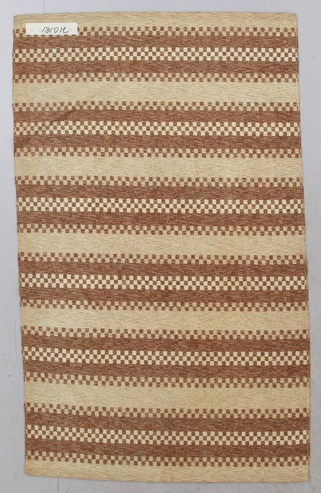 MATTA, dubbelvävd. Ca 200 x 123 cm.