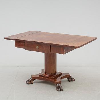 SALONGSBORD, Karl-Johan, 1800-talets första hälft.