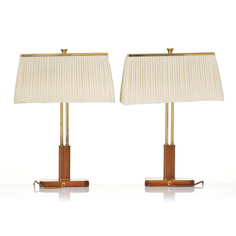 Harald Notini, bordslampor, ett par, modell 15485, Arvid Böhlmarks Lampfabrik, Stockholm, 1940-50-tal.