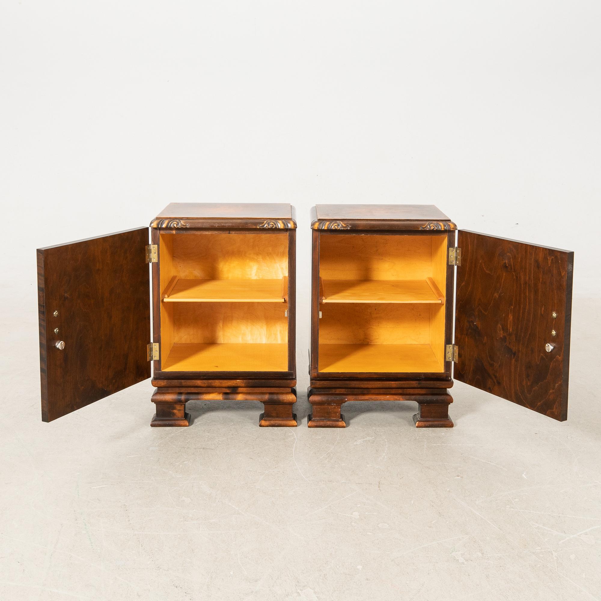 Sängbord ett par, 1900-talets första hälft.