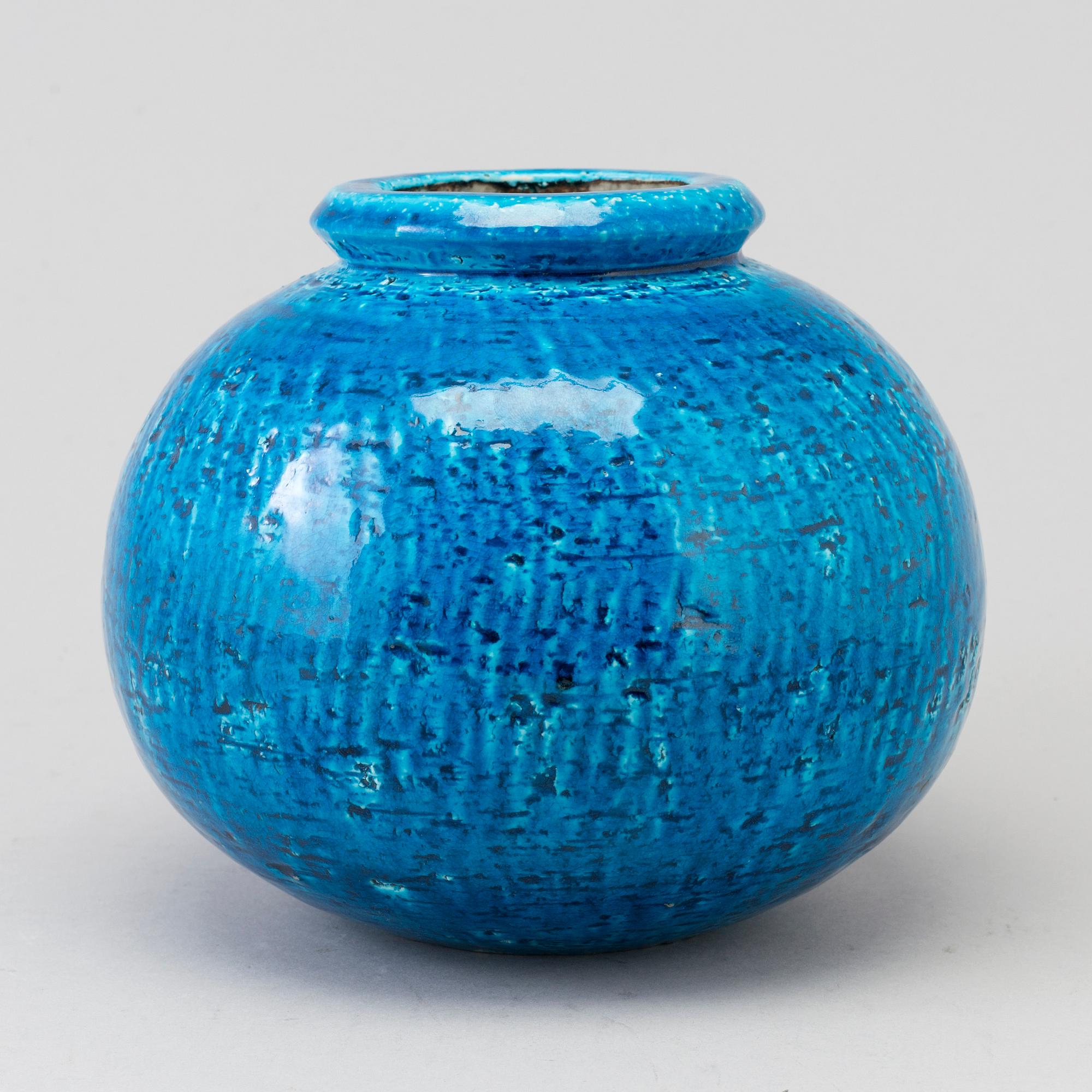 A Gunnar Nylund stoneware vase from Rörstrand, 1960s.