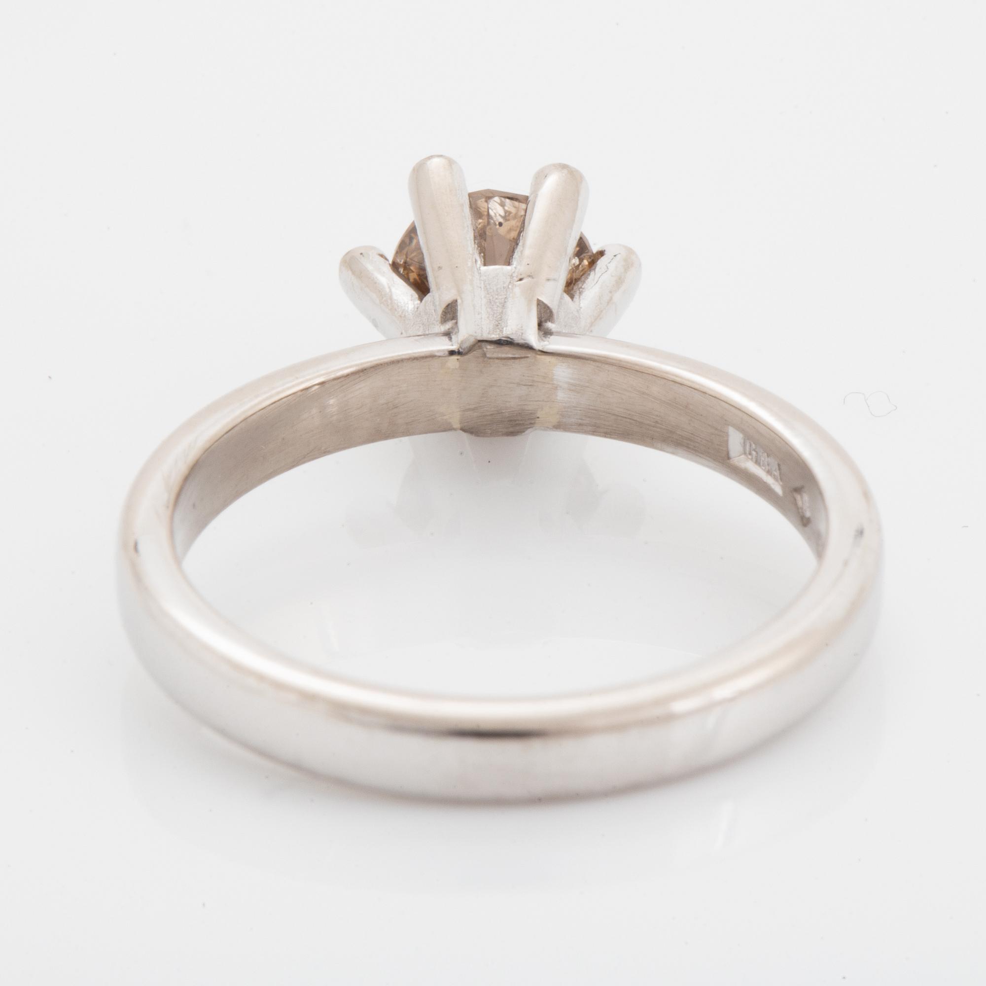 Brown brilliant-cut diamond ring.