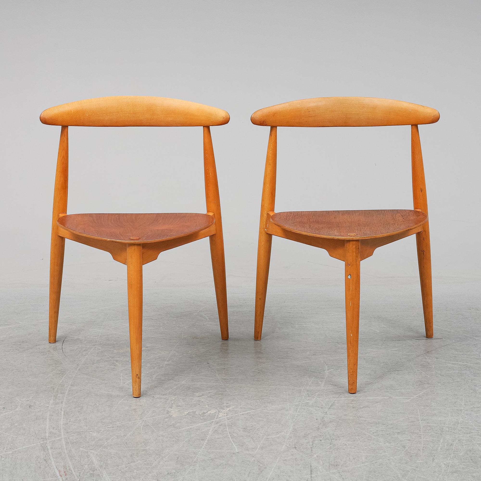 HANS J WEGNER, "Hjerte- set", matbord med sex stolar, Fritz Hansen, Danmark 1950-tal.