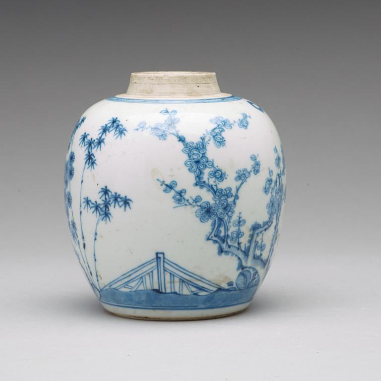 A blue and white jar, Qing dynasty, Kangxi (1664-1722).