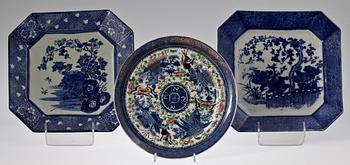 FAT 2 st, SAMT TALLRIK, porslin, Japan resp. Kina 1800-tal.