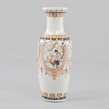 GOLVVAS, porslin, Kina, 1900-tal.