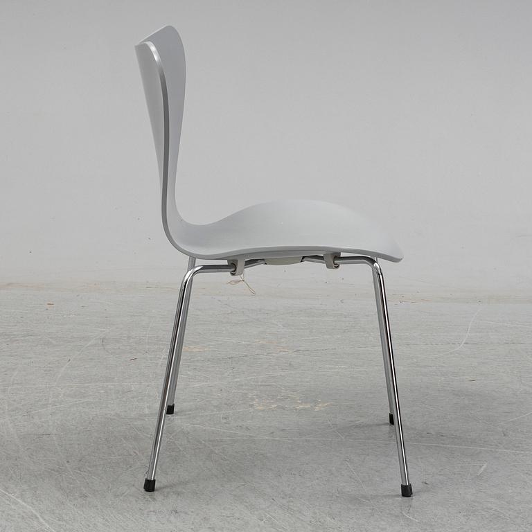 Arne Jacobsen, a 'Series 7' chair, Fritz Hansen, Denmark, 1999.