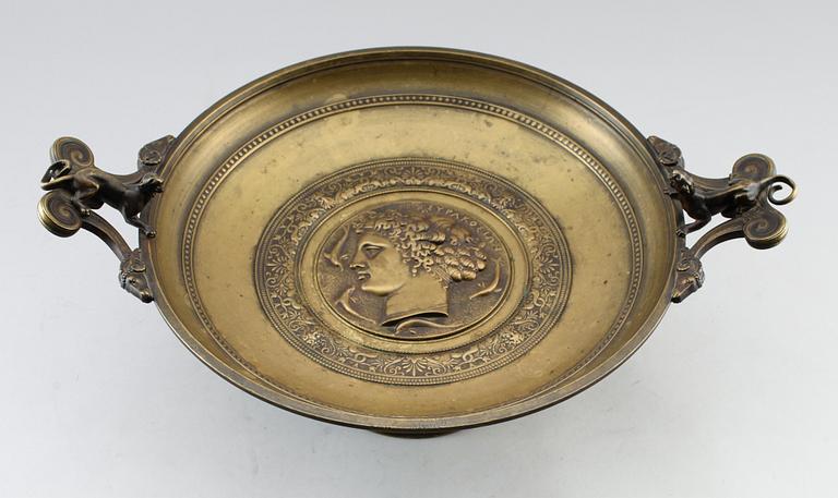 TAZZA, brons, signerad F Levillain.