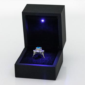 Ring, platina, smaragd ca 1.15 ct, diamanter ca 1.00 ct tot.