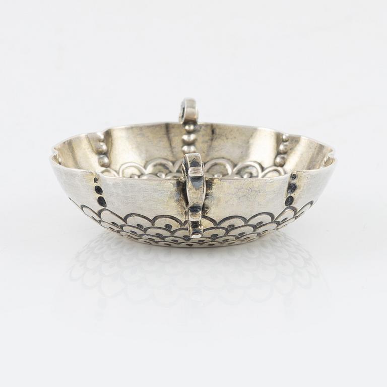 En liten vinprovningsskål, silver, möjligen Salzburg, Österrike. Ostämplad.