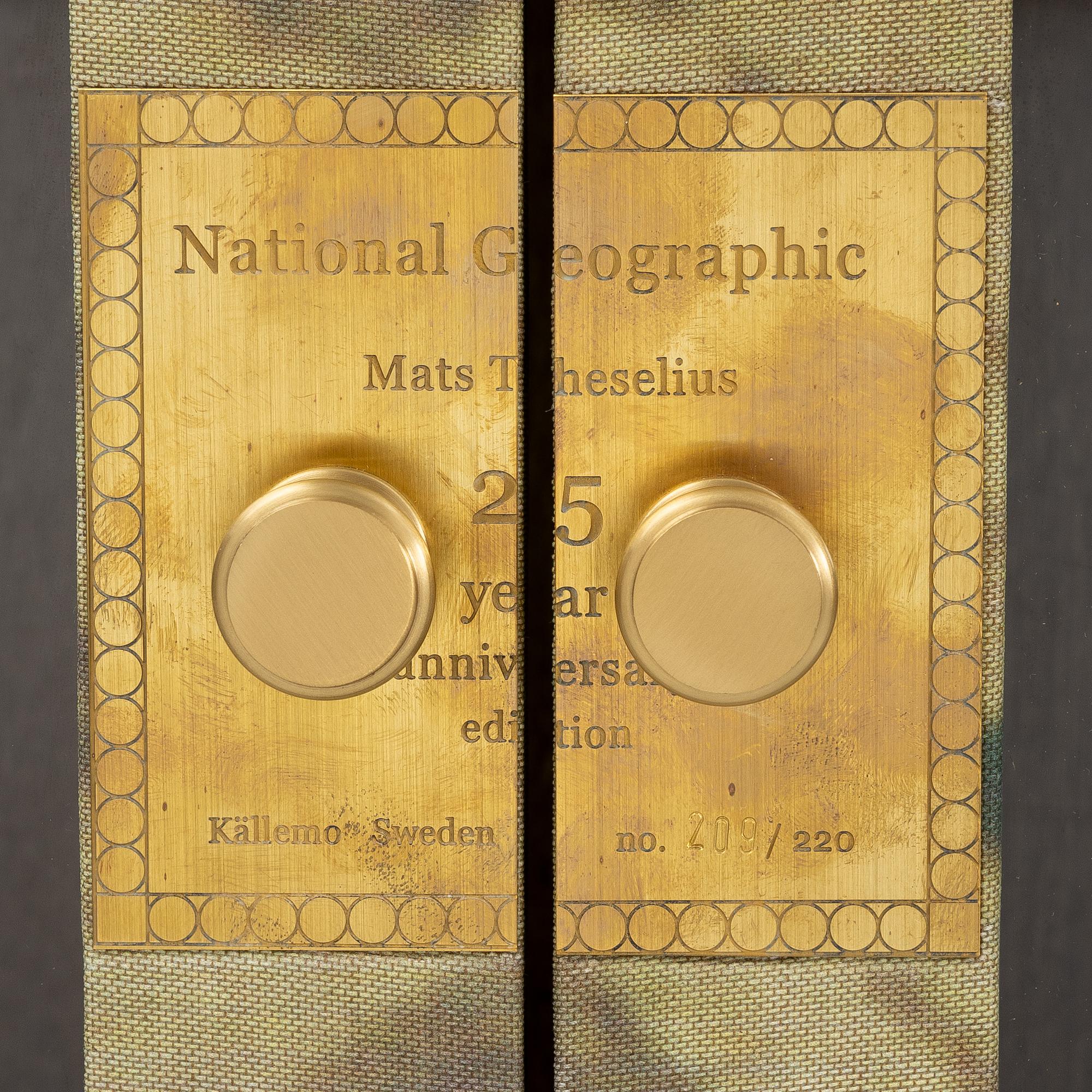 Mats Theselius, skåp, "National Geographic 25th Anniversary Edition", ed. 209/220, Källemo, Värnamo, efter 2016.