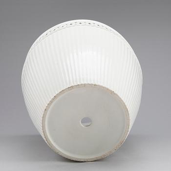 YTTERFODER / TRÄDGÅRSURNA, jugend, Gunnar Wennerberg, Gustavsberg, signerad.