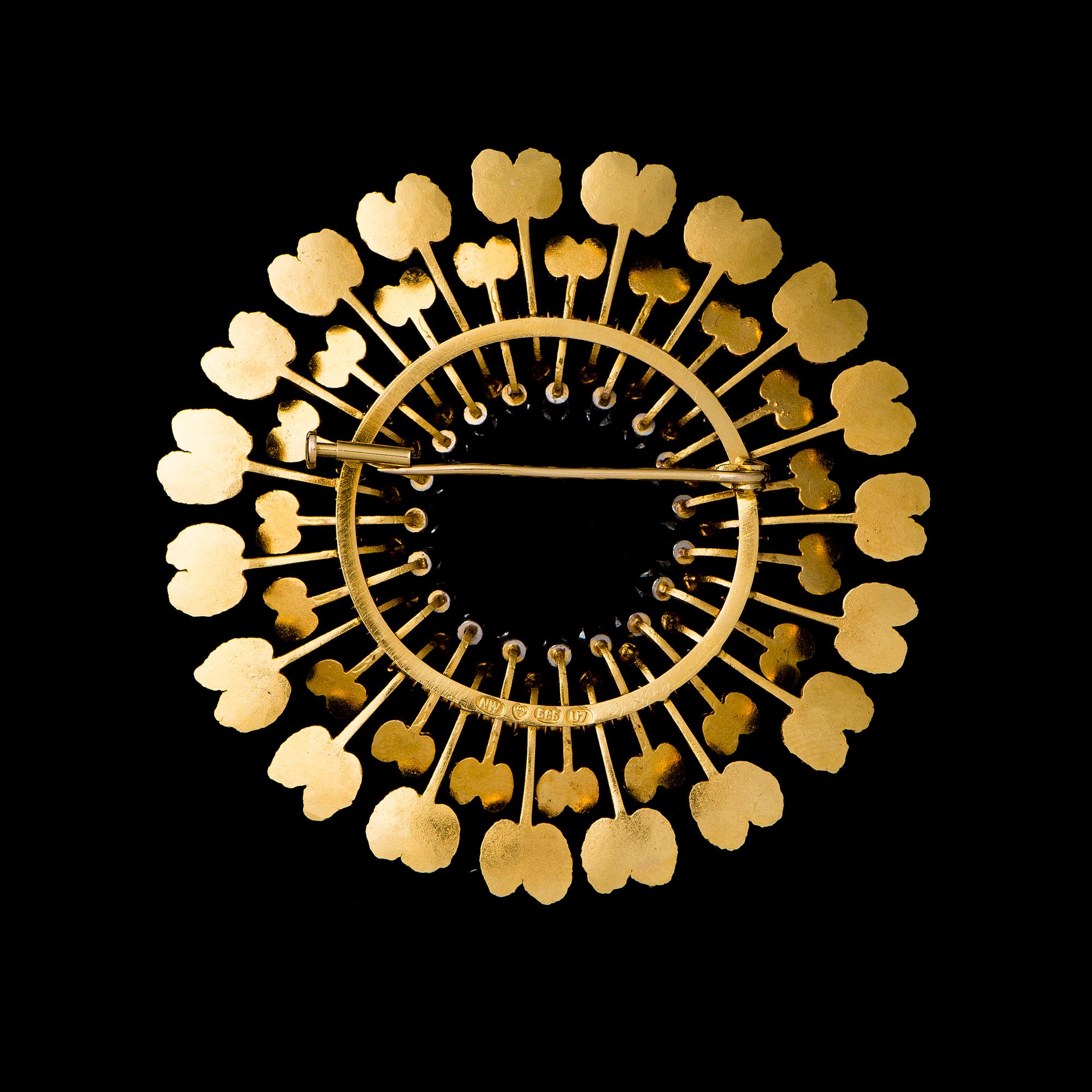 TAPIO WIRKKALA, BROSCH Diamantsol. 18K guld,  diamanter totalt 0,78 ct. N. Westerback, 1972.