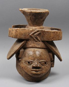 DANSMASK, trä, Gelede-mask. Yuruba-stammen, Nigeria Afrika 1900-talets andra hälft.