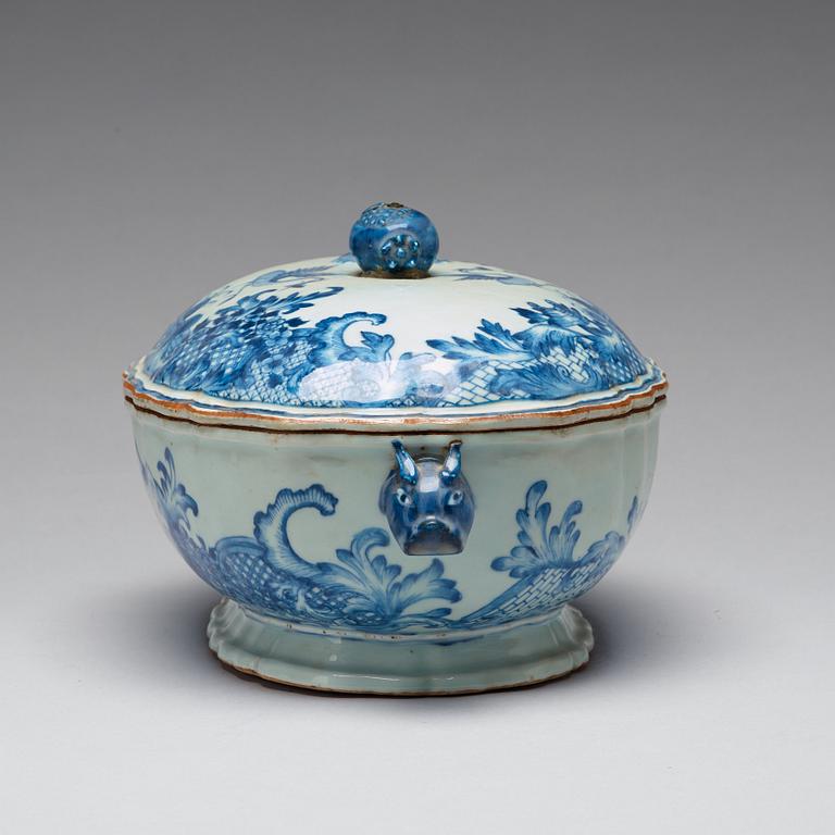 A blue and white armorial tureen with cover, Qing dynasty, Qianlong (1736-95).