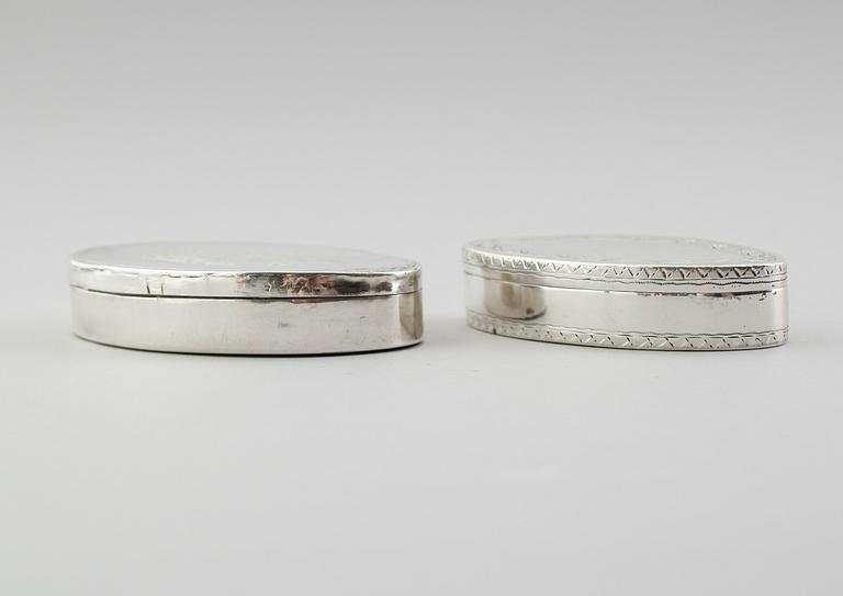 SNUSDOSOR, 2 st, silver, 1800-tal. Vikt ca 71 gram.