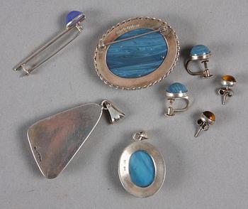 SMYCKEN, 6 st, silver, sten och glas. 1900-talets andra hälft.